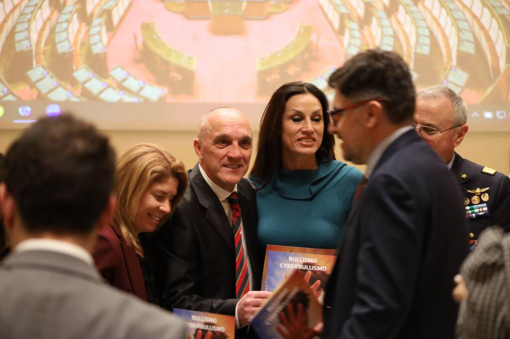 ONBD riceve folder filatelico al Senato per prevenzione bullismo